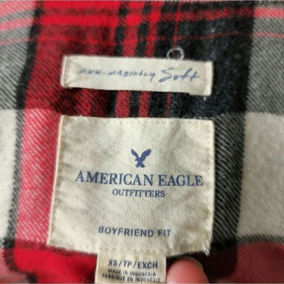 American Eagle Super soft plaid button down long sleeve shirt - Picture 6 of 7